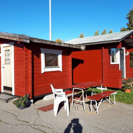 Dessans Cafe & Logi Hotel Pello Екстериор снимка