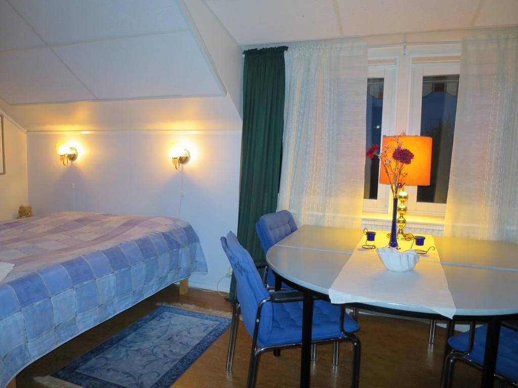 Dessans Cafe & Logi Hotel Pello Стая снимка